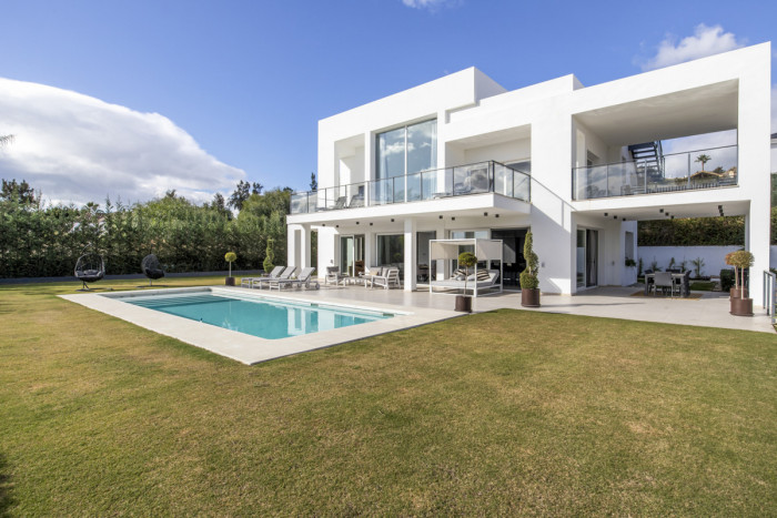 Qlistings House - Villa in La Quinta, Costa del Sol image 2